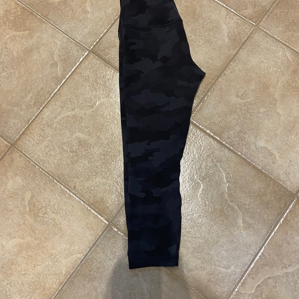 SOLD Lululemon camo align crops 21” - Picture 9 of 9